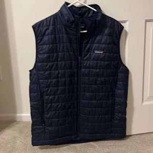 Patagonia men’s lightweight vest never worn!